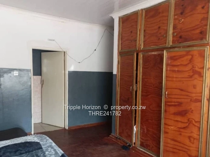 Spacious 4-Bed Emerald Hill Home — 3000m² & Borehole