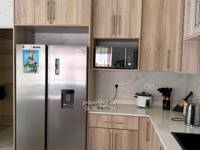 Sunny 3-Bed Apartment with Garden & Balcony in Greystone Park
