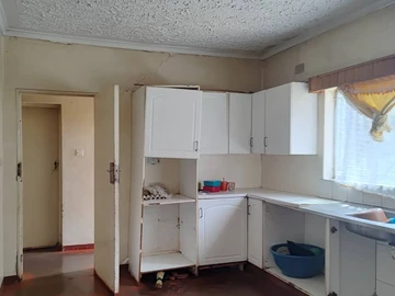 6 Bedroom House