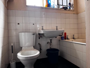 2 Bedroom Flat & Apartment