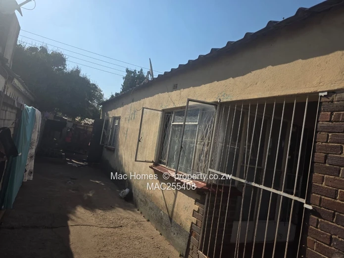 3-Bedroom House For Sale – Zengeza 1, Chitungwiza (Sole Mandate)