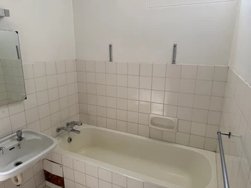 2 Bedroom Flat & Apartment