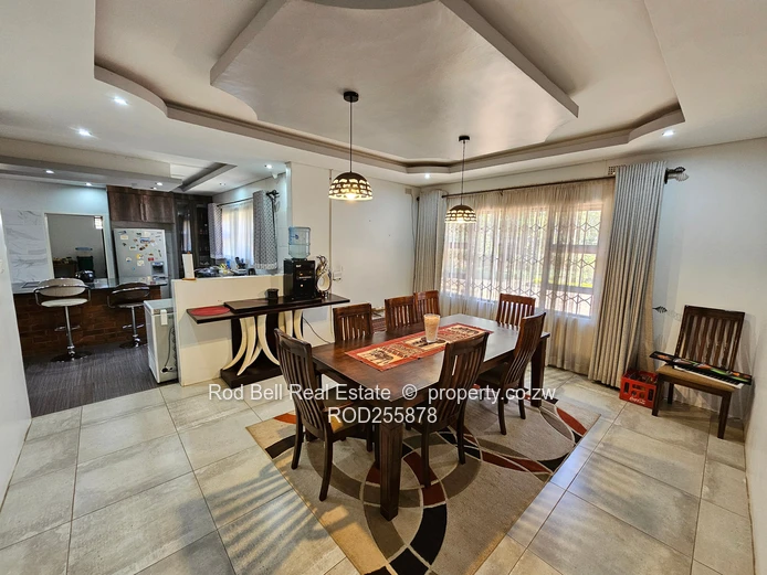 Large 5-bedroom family home with cottage