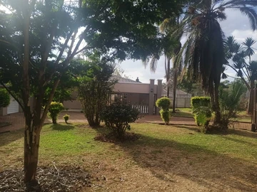 6 Bedroom House