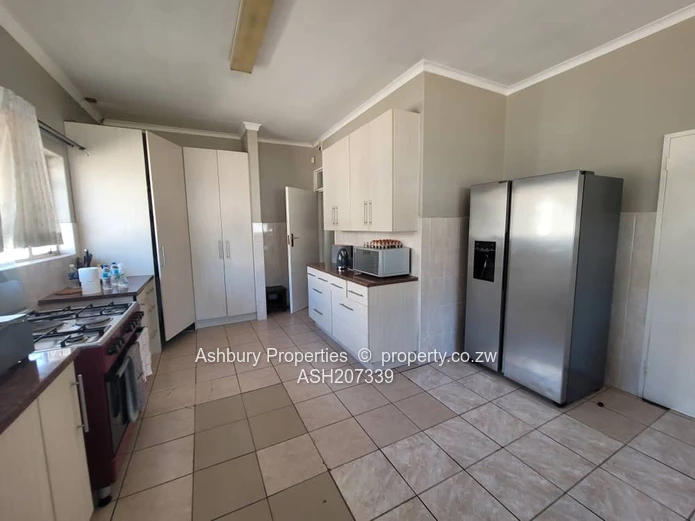 Well Loved Spacious Family Home in A Remarkable Neighbourhood (Sole Mandate)