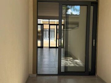 3 Bedroom Flat & Apartment