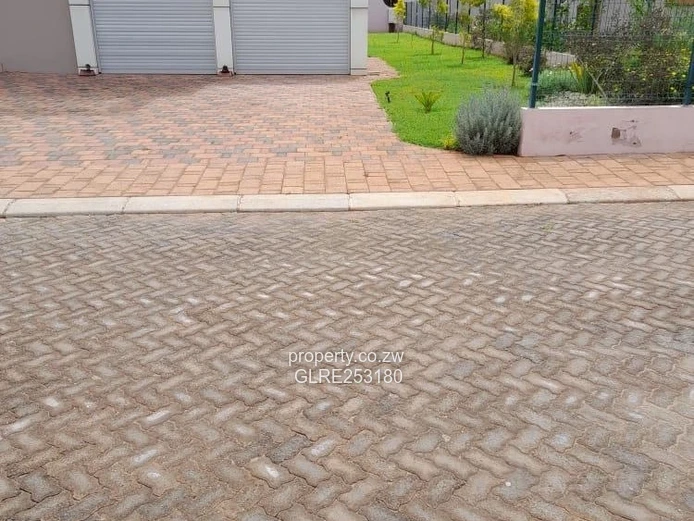 Modern 5-Bed House with Pool & Borehole in Mount Pleasant