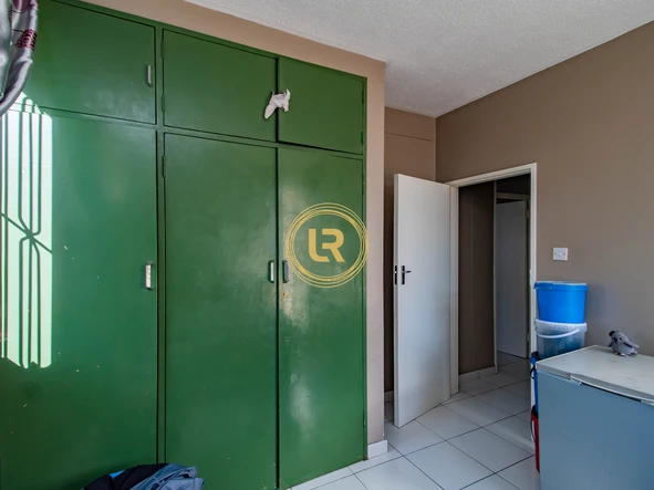 2 Bedroom Flat & Apartment