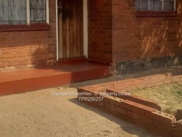 4-Bed Glen View Brick Home — Verandah & Good ZESA