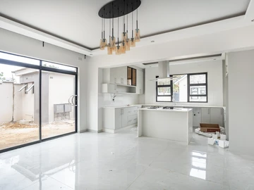 3 Bedroom Flat & Apartment