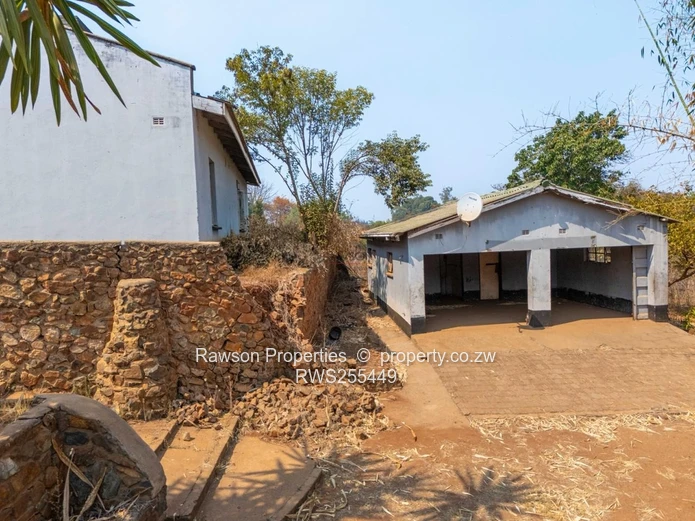 Development Plot & 4-Bed Home on 8,300 m2, Philadelphia