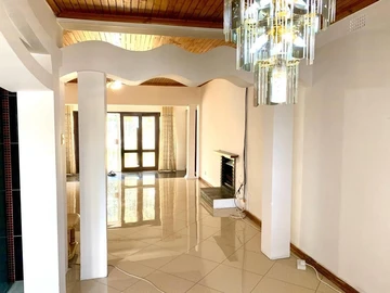 2 Bedroom Flat & Apartment