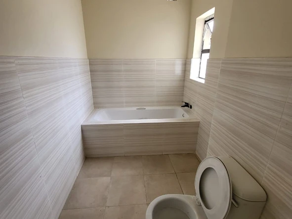 2 Bedroom Flat & Apartment