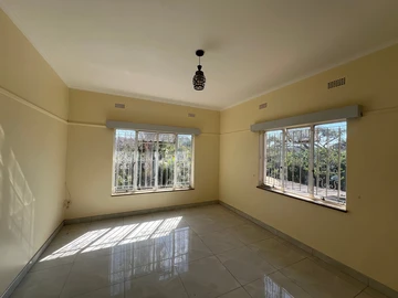 2 Bedroom Flat & Apartment
