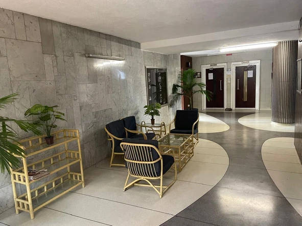 2 Bedroom Flat & Apartment