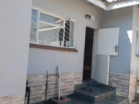 4 Bedroom Flat & Apartment