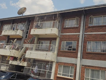 2 Bedroom Flat & Apartment