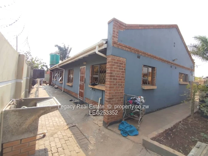 Exceptionally Finished and Palm-lined 4-Bed Bloomingdale Home with Borehole (Sole Mandate)
