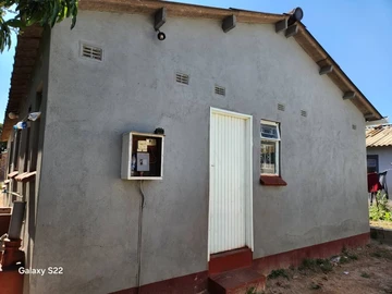 *Budiriro 2 House* •400sqm corner stand •5 bedrooms •Kitchen •Dining •Separate toilet &