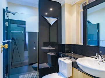 3 Bedroom Flat & Apartment