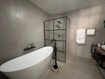 3 Bedroom Flat & Apartment