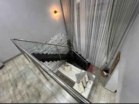 4 Bedroom Flat & Apartment