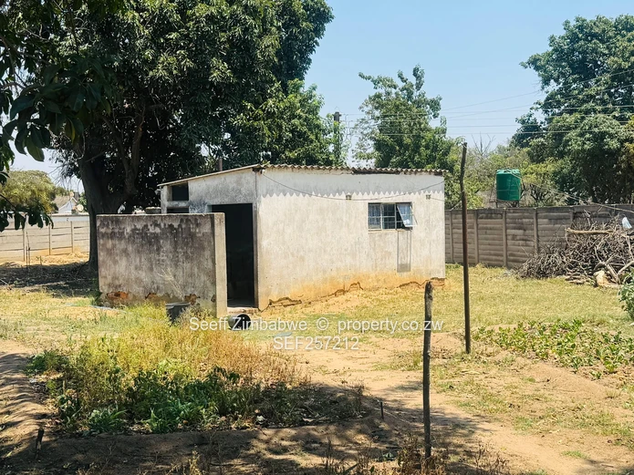 Solid 3-Bedroom Home on 5,423 sqm in Chadcombe (Sole Mandate)