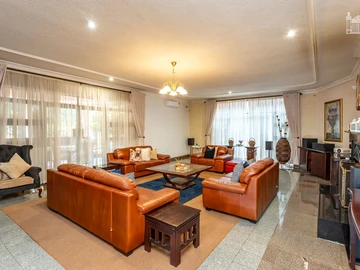 5 Bedroom House