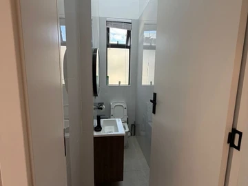 4 Bedroom Flat & Apartment