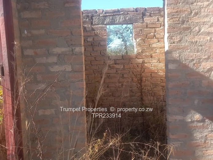 3ha Arable & Grazing Farm with Brick Shell — Marondera (Sole Mandate)