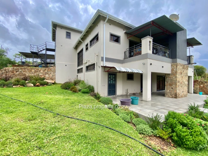 4 Bed Luxury Home in Crowhill Views!