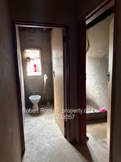 Southview Park 4BR Fixer-Upper with Garden & Porch (Sole Mandate)