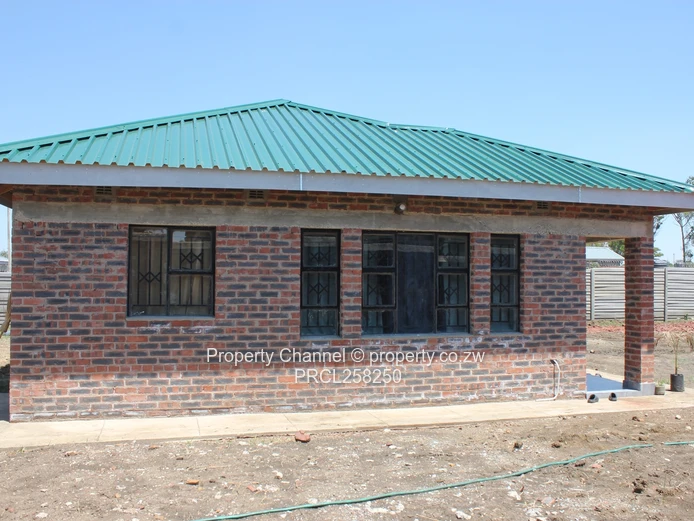 Avonlea - 1021m² Stand With 3 bed Cottage 