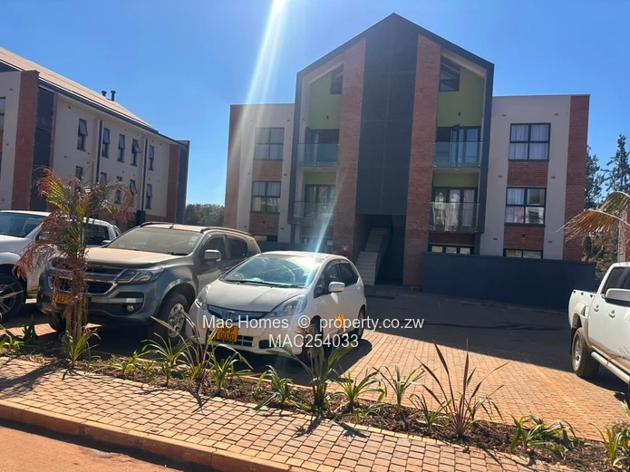 Spacious 4-Bed Furnished Glen Lorne Flat with Pool