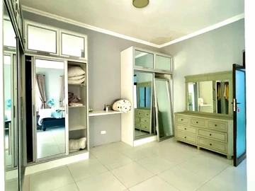 6 Bedroom Flat & Apartment