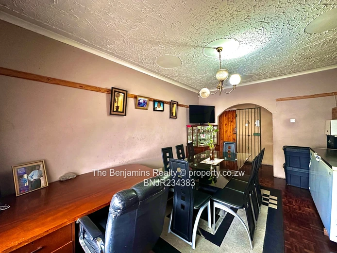 Solid House In Letombo Park