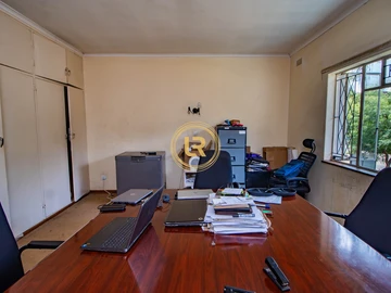 2 Bedroom Flat & Apartment