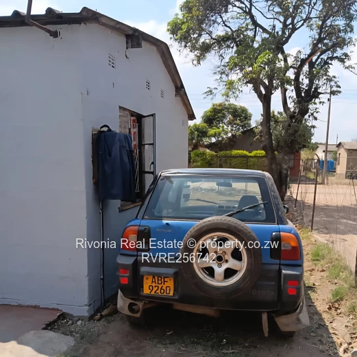 Glen Norah 2-Bed Cottage with Yard, Sewer & Good ZESA