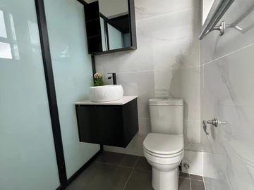 3 Bedroom Flat & Apartment