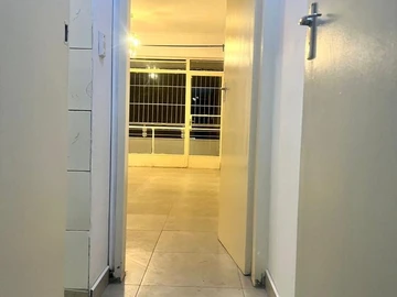 2 Bedroom Flat & Apartment