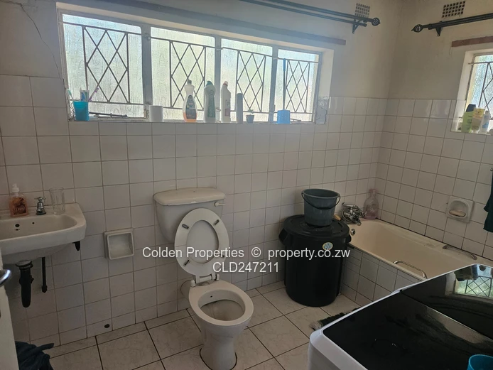Spacious 3-Bed Home in Zimre Park - 936m² & Borehole (Sole Mandate)