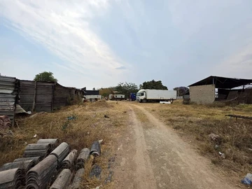 Commercial & Industrial Land