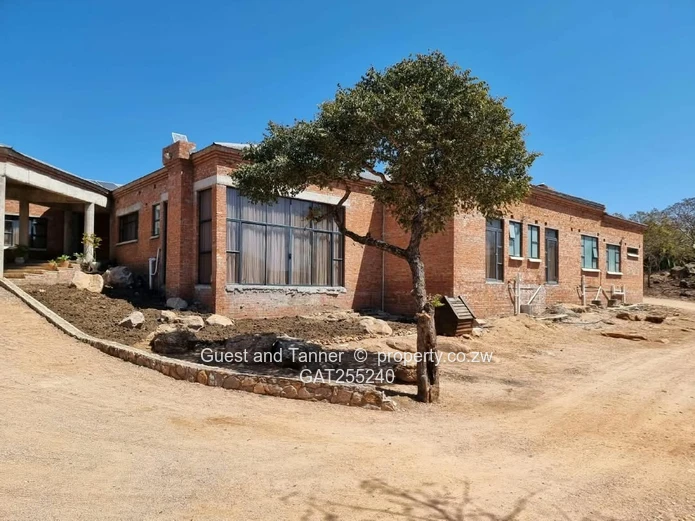 7-Bedroom House for Sale in Matsheumhlophe, Bulawayo with Title deed 