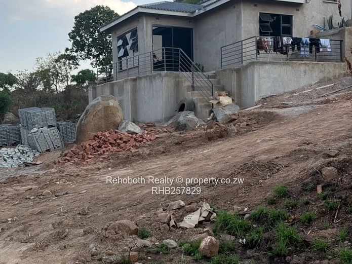 Modern 3-Bed Home with Built-ins & Borehole in Crowhill Views