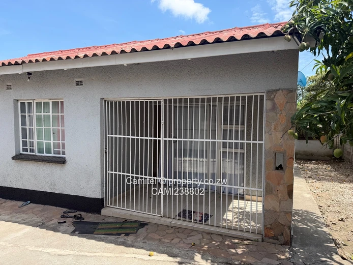 2 bedroomed main en-suite in Waterfalls near waterfalls shops (Sole Mandate)