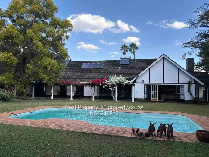 Elegant Family Living In Gunhill