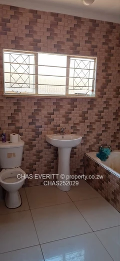 Fully Furnished 3bed Cottage To Let in Hillside