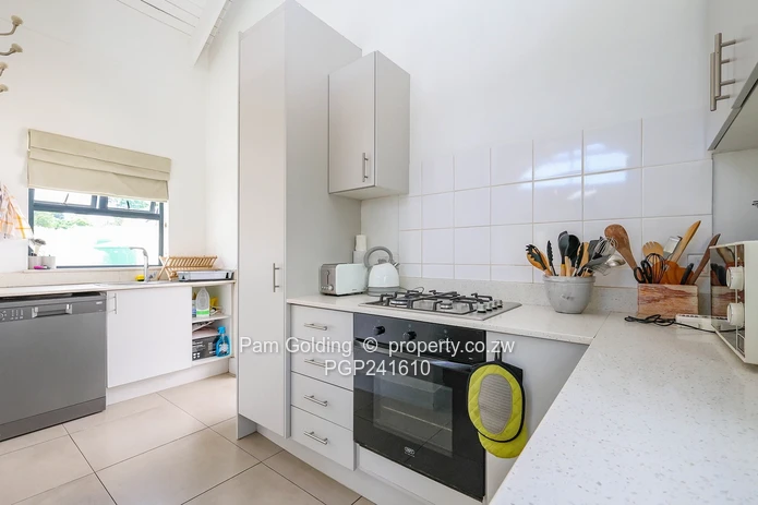 3 Bedroom Town House For Sale in Highlands