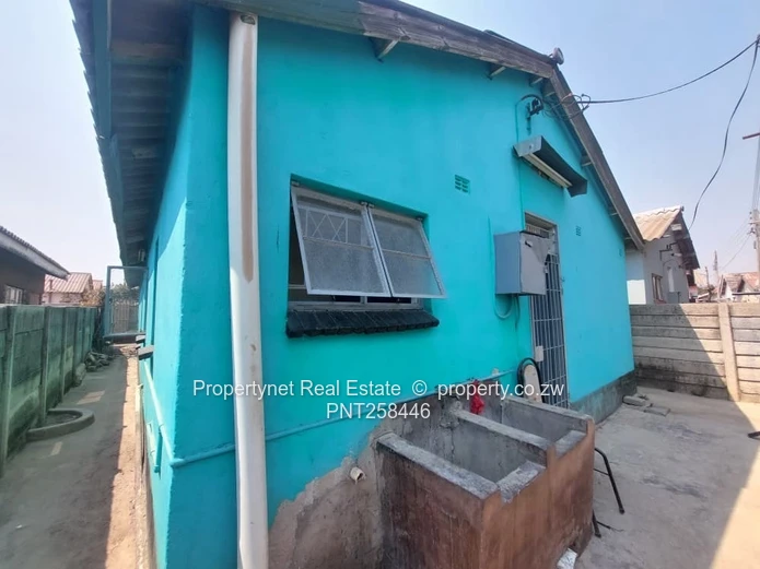 Solid neat family home!!!