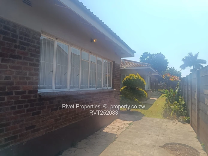Very Neat House Adlynn For Sale Also Vacant
